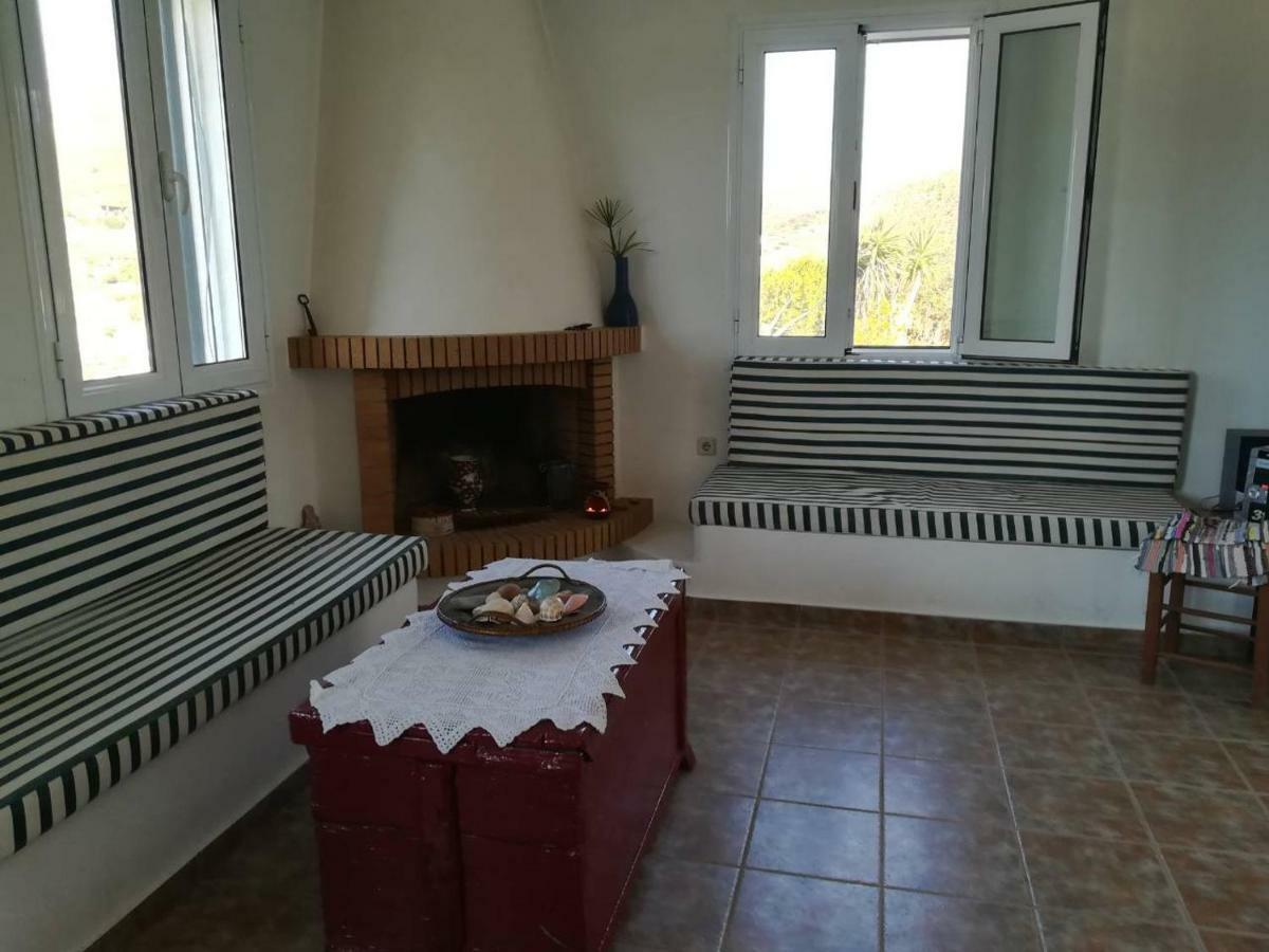 Villa Avgoustis' Stone House à Otziás Extérieur photo