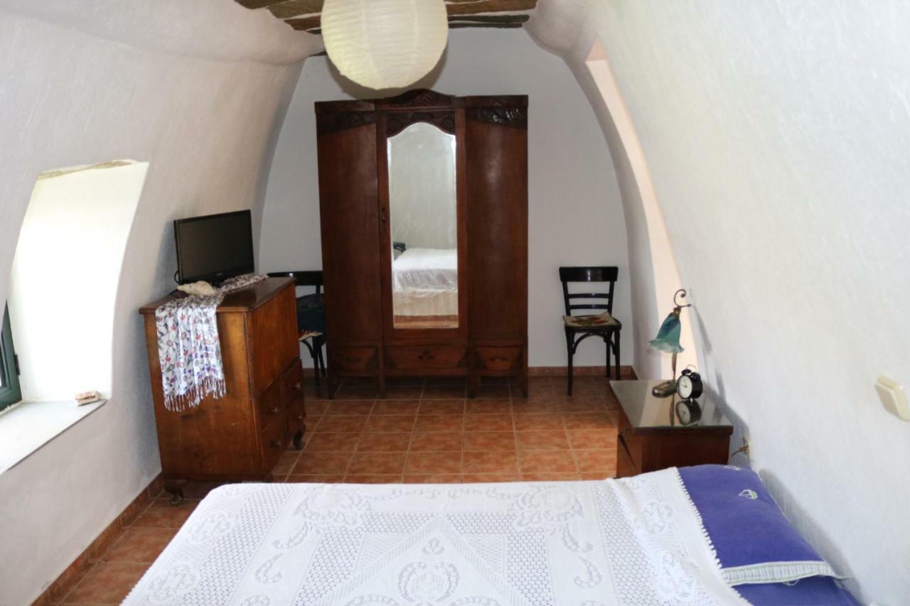 Villa Avgoustis' Stone House à Otziás Extérieur photo